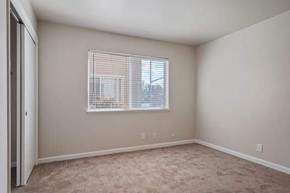 Window Coverings at Parkside Apartments, California, 95616
