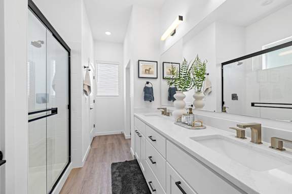 Spacious Bathroom at Alante Homes at Spring Run, Caldwell
