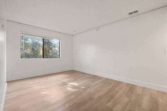 Natural light in room and window at AVIA Lofts on Parkway, Washington , 98662