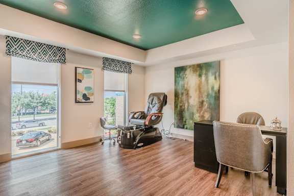 A room with a green ceiling and a chair. at Atlas Point at Prestonwood Apartments , Carrollton