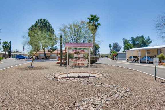 Park entrance sign "Welcome to Silverlake Estates"