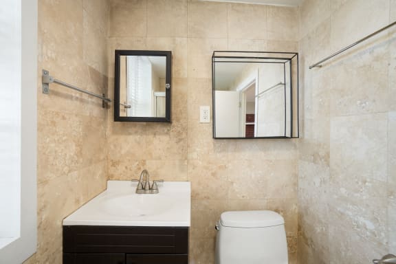 Taymil 34 Benefit Street Apartment Homes Bathroom