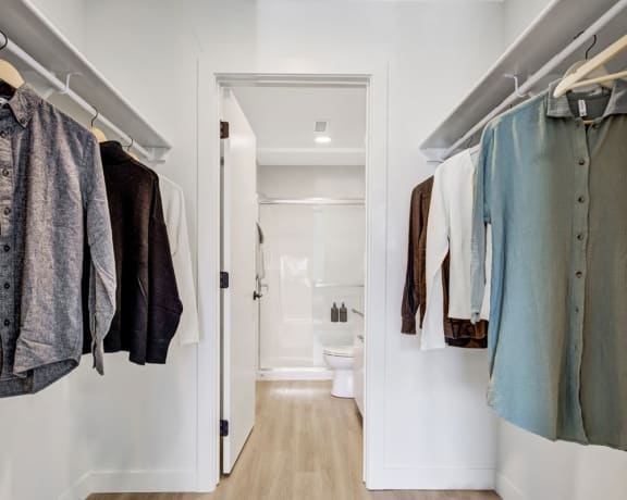 49th battalion edmonton walk in closet