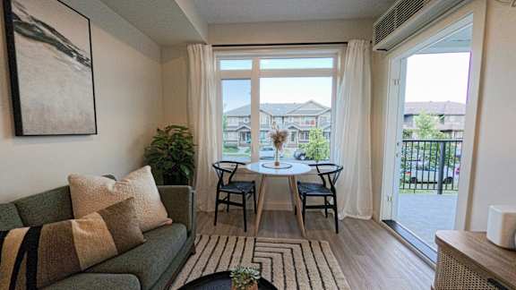 I bedroom window dining