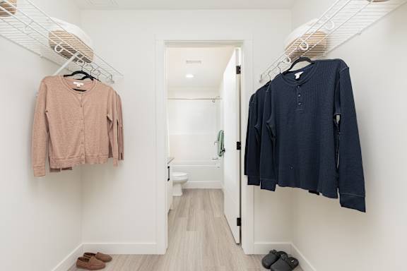 Shoreline Crossing Lethbridge Walkin Closet