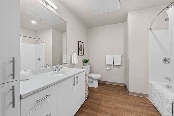 White bathroom at Terracina Vista, Oregon
