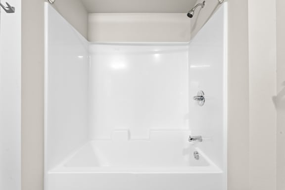 Bathtub at Terracina Vista, Portland, OR
