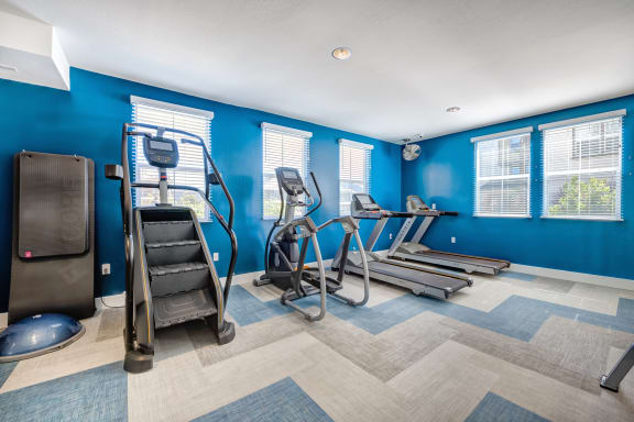 the gym at the whispering winds apartments in pearland, tx