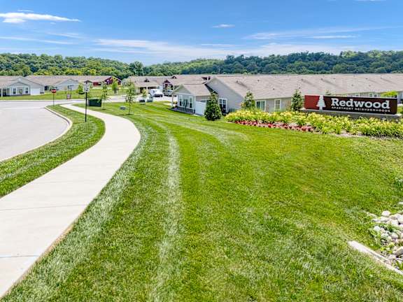 A suburban neighborhood with a sign that says Redwood.