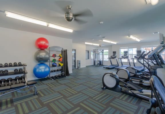 Fitness Center at One Glenn Place Apartments