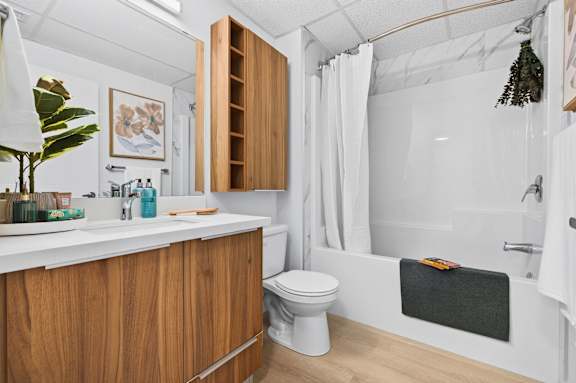 A bathroom with a toilet, sink, and bathtub.