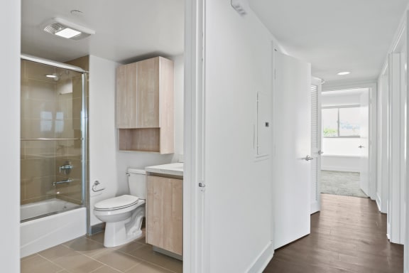 4x3 B2 Hall Bath