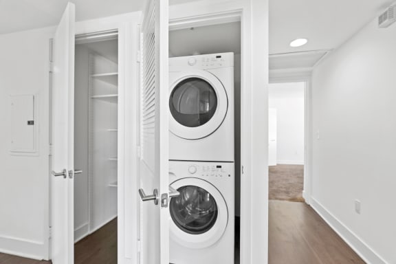 4x3 B2 Laundry and Coat Closet