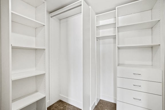 4x3 B2 Master Walk In Closet