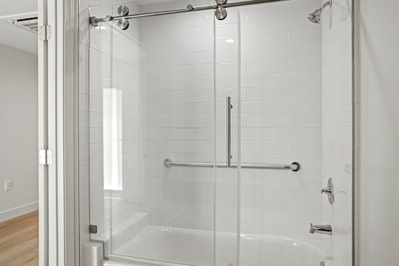 Shower/Tub
