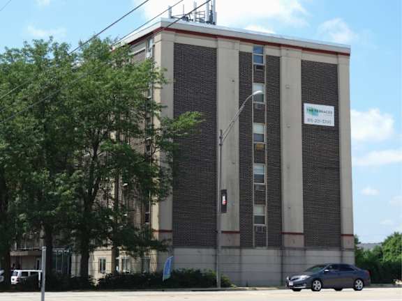 A building with a sign that says "MetroPlaza" on it.