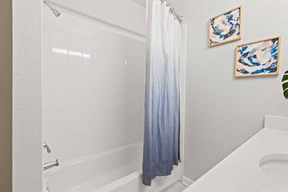 Bathtub at Elan Apartments, Florida