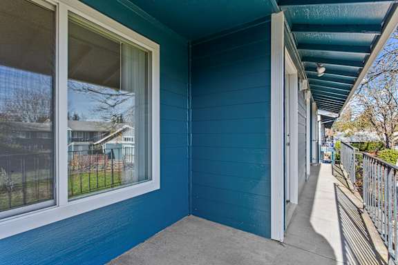 Outdoor Lounge Area at Garden Villa Apartments, Portland, 97266