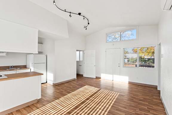 Spacious Room at Garden Villa Apartments, Portland, OR, 97266