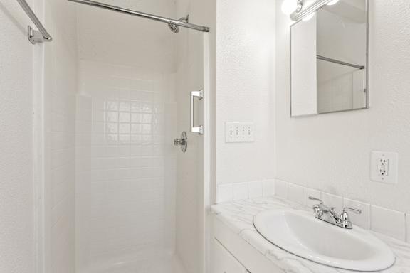 Elegant Neutral Bathroom Space at Garden Villa Apartments, Portland