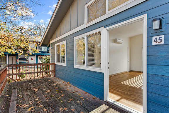 Apartment Patio at Garden Villa Apartments, Oregon