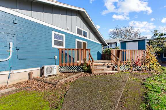 Exterior View at Garden Villa Apartments, Portland