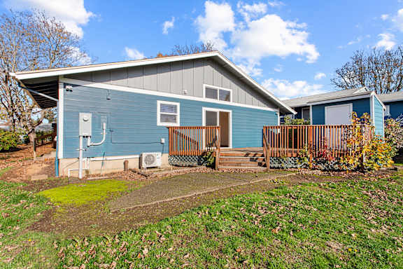 Home Entry Patio at Garden Villa Apartments, Portland, OR, 97266