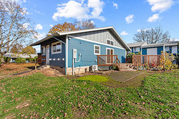 Unit Entrance at Garden Villa Apartments, Oregon