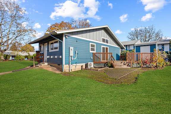 Apartment Front Deck at Garden Villa Apartments, Oregon, 97266