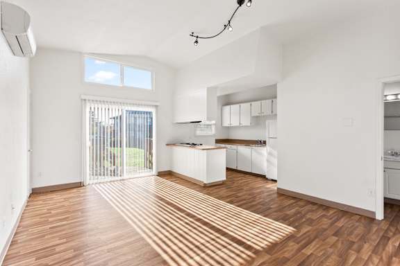 Neutral Toned Empty Interior at Garden Villa Apartments, Oregon, 97266