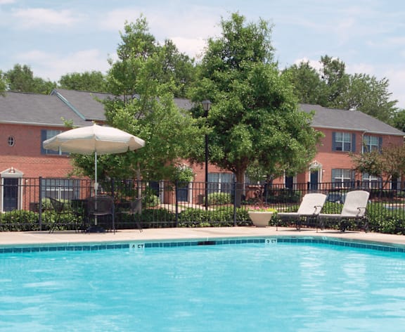 Outdoor Swimming Pool at Jamestown Pointe Apartments, South Carolina