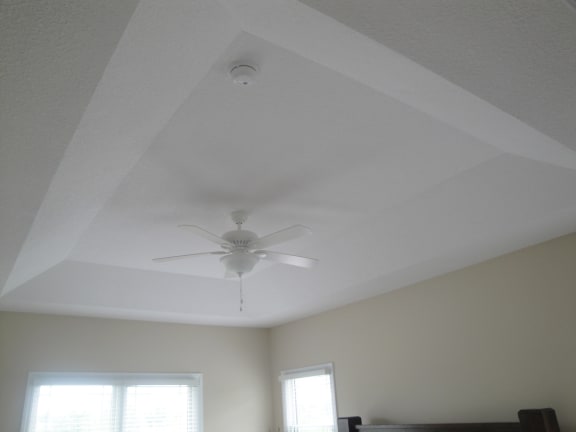 a ceiling fan hanging from a ceiling in a living room