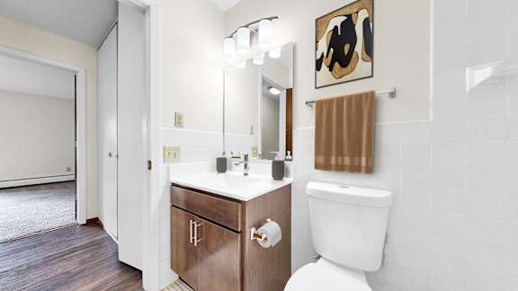 Luxurious Bathrooms at Burnsville Parkway Apartments, Burnsville, MN, 55337