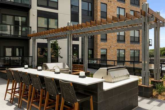 Outdoor BBQ and Breakfast Bar at Residences at 1700, Minnetonka, Minnesota