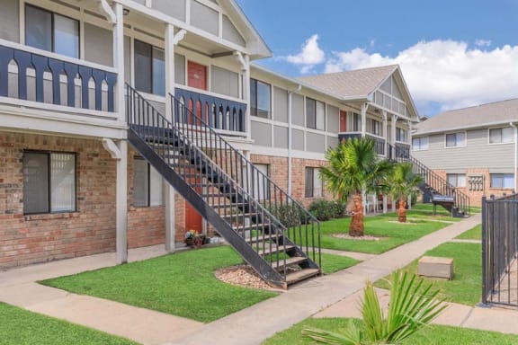 Landscaping at Castlewood Apartments