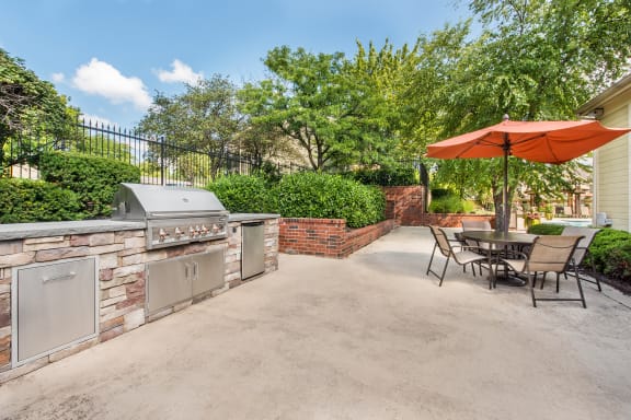 the preserve at ballantyne commons outdoor kitchen and patio
