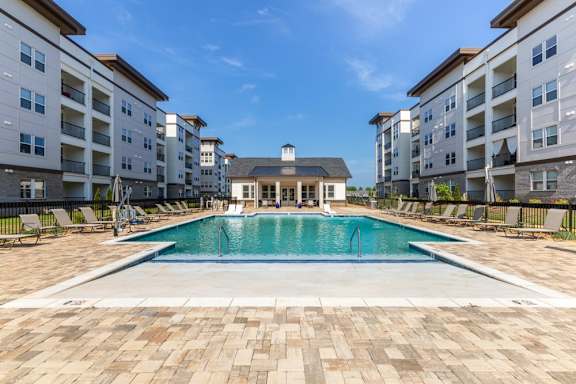 Apartment Swimming Pool at Prosper Madison Oaks, Madison