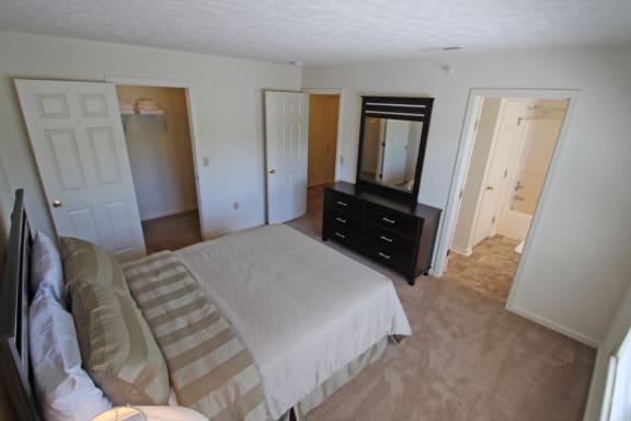 This is photo of the bedroom of the 852 square foot 1 bedroom Fairlawn at Trails of Saddlebrook Apartments in Florence, KY.