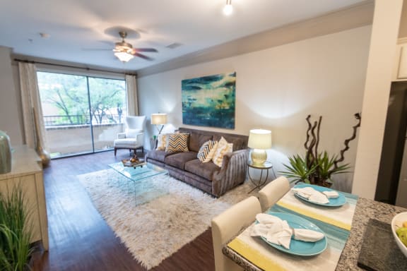 This is a photo of the bathroom in the 826 square foot 1 bedroom , 1 bath apartment at The Brownstones Townhome Apartments in Dallas, TX.