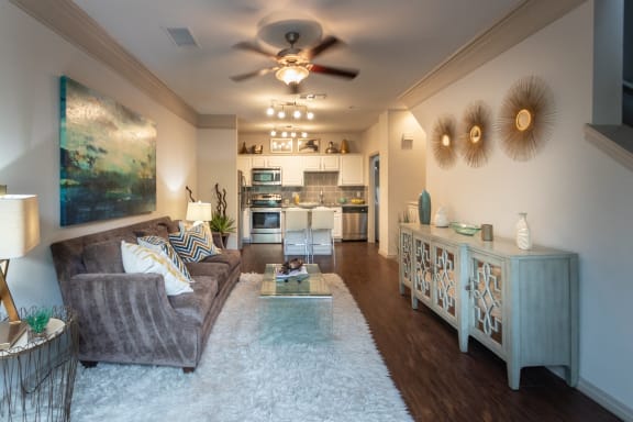 This is a photo of the bathroom in the 826 square foot 1 bedroom , 1 bath apartment at The Brownstones Townhome Apartments in Dallas, TX.