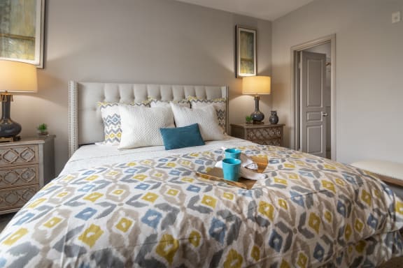 This is a photo of the bedroom in the 826 square foot 1 bedroom , 1 bath apartment at The Brownstones Townhome Apartments in Dallas, TX.