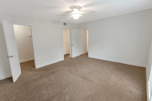 This is a photo of the bedroom in the 982 square foot 1 bedroom, 1 bath apartment at Cambridge Court Apartments in Dallas, TX.