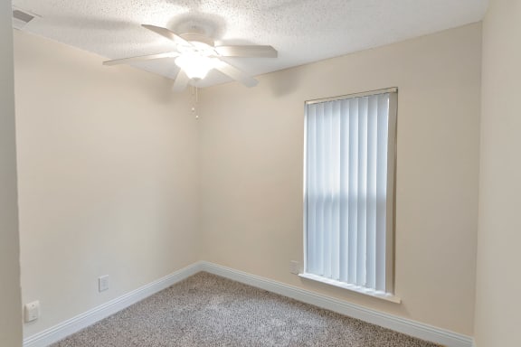 This is a photo of the den in the 982 square foot 1 bedroom, 1 bath apartment at Cambridge Court Apartments in Dallas, TX.