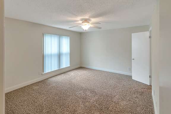 Bedroom in the 982 square foot 1 bedroom, 1 bath apartment at Cambridge Court Apartments in Dallas, TX.