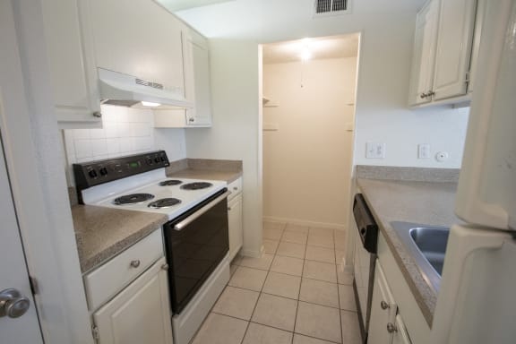 This is a photo of the kitchen of a 1086 square foot 2 bedroom  apartment at Cambridge Court Apartments in Dallas, TX.