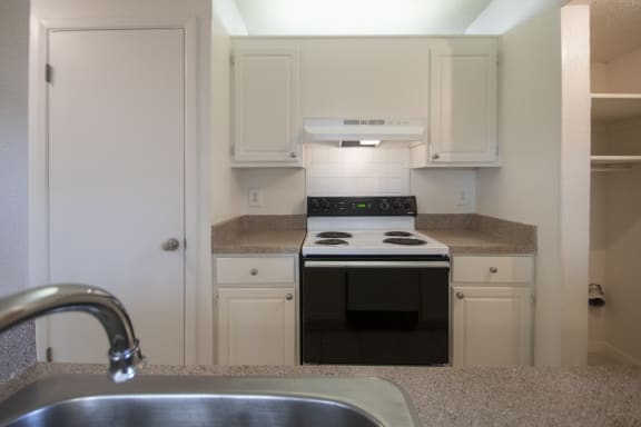 This is a photo of the kitchen of a 1086 square foot 2 bedroom  apartment at Cambridge Court Apartments in Dallas, TX.