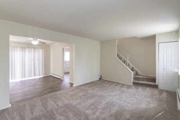 This is a photo of the living room of the 1004 square foot, 2 bedroom/1 bath Townhome with stackable washer/dryer floor plan at Colonial Ridge Apartments in the Pleasant Ridge neighborhood of Cincinnati, OH.