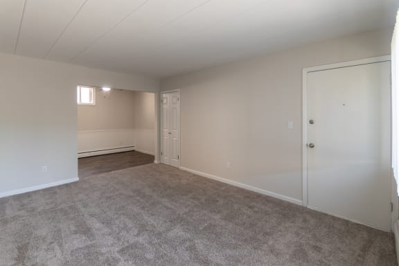This is a photo of the living room in the 631 square foot, 1 bedroom/1 bath Montgomery floor plan at Colonial Ridge Apartments in the Pleasant Ridge neighborhood of Cincinnati, OH.