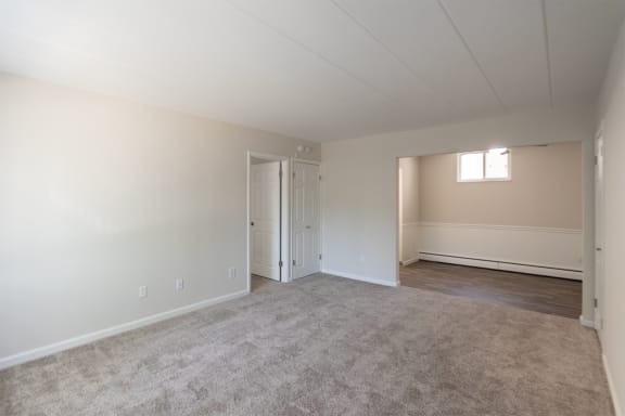 This is a photo of the living room in the 631 square foot, 1 bedroom/1 bath Montgomery floor plan at Colonial Ridge Apartments in the Pleasant Ridge neighborhood of Cincinnati, OH.