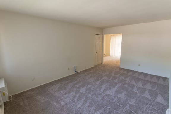 This is a photo of the living room in the 631 square foot, B-style 1 bedroom floor plan at Colonial Ridge Apartments in Cincinnati, OH.